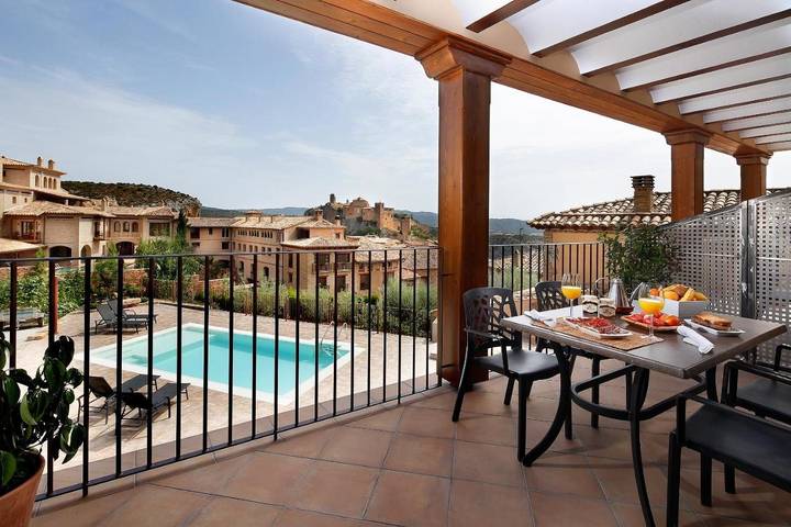 Gîte pour 8 personnes, avec jardin ainsi que vue et piscine, animaux acceptés à Alquézar - 2