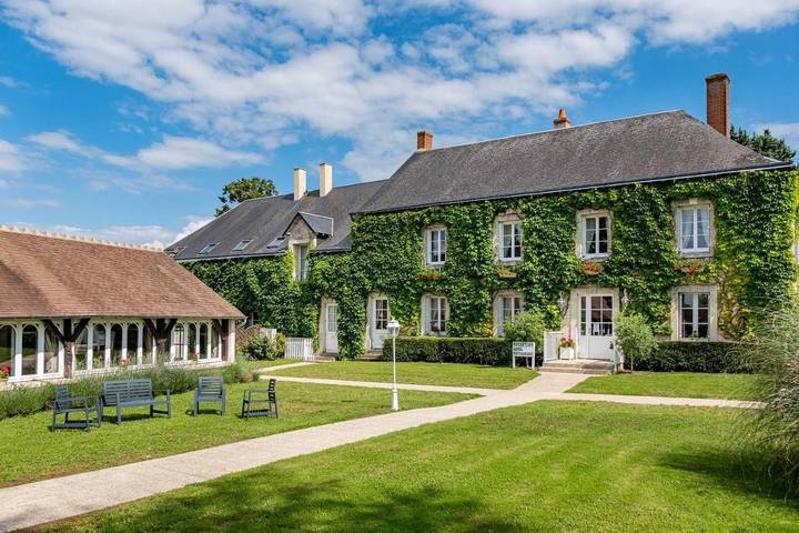 Hôtel pour 3 personnes, avec Jacuzzi et Terrasse ainsi que Jardin et Piscine à Cangey