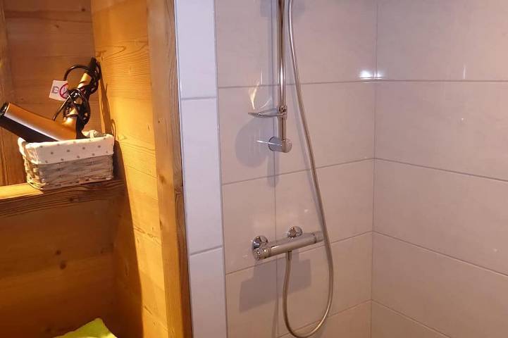 Gîte pour 4 personnes, avec jardin ainsi que balcon et sauna à La Longine - 4