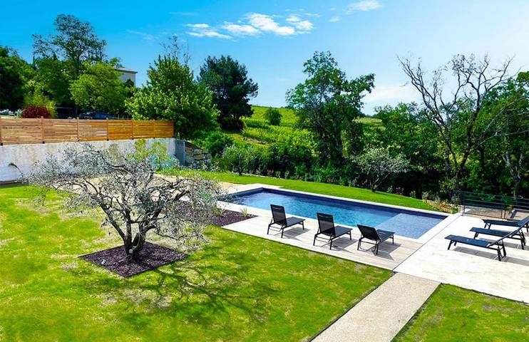 Villa pour 4 personnes, avec jardin et piscine, animaux acceptés