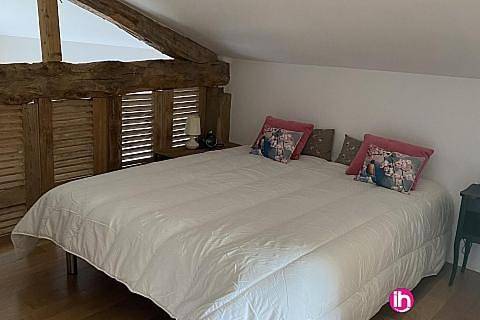 Location de vacances pour 4 personnes, avec piscine ainsi que vue et jardin à Gauriac - 2