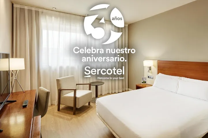 Hotel para 2 personas, con terraza además de piscina y vistas - 1