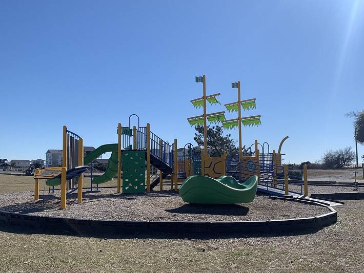 Vacation house for 12 people, with terrace and yard in Oak Island (NC)