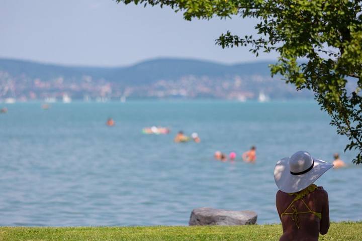 Camping für 8 Personen, mit Garten und Ausblick sowie Pool und Seeblick, mit Haustier am Balaton - 3