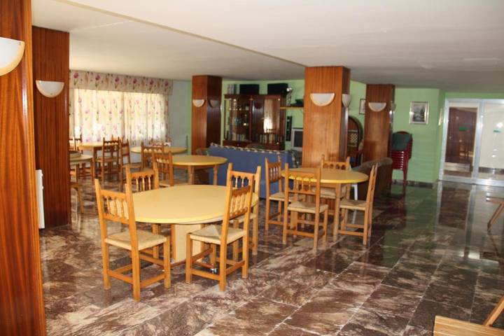 Apartamento para 8 personas, con Balcón y Terraza además de Jardín y Piscina en Coma-ruga
