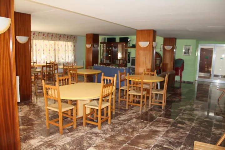 Apartamento de vacaciones para 8 personas, con jardín además de vistas y piscina - 1