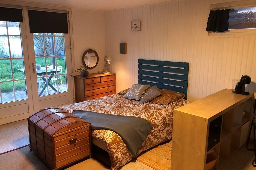 Appartement entier, Studio de charme pour séjour tranquile à deux in Meyzieu, Lyon et ses environs