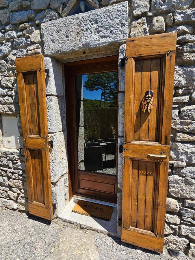 Chambre d’hôte pour 2 personnes, avec vue et jardin ainsi que terrasse et piscine à Labeaume - 3