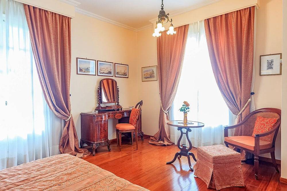 Classy Villa Aphrodite with Pool, Sea & Castle Views - 5 min drive from Center in Corfu (city), Corfu