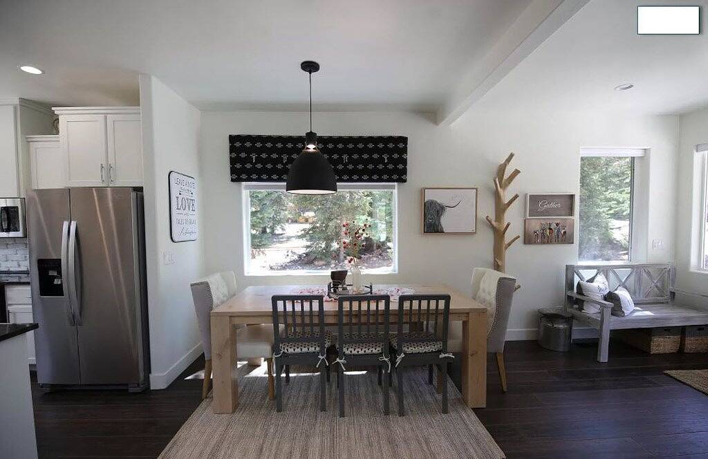 Log Cabin for 11 Guests in Duck Creek Village, Dixie National Forest