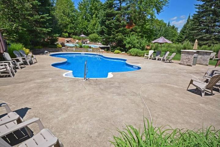 Chalet pour 8 personnes, avec balcon et piscine dans Mont-Tremblant - 2