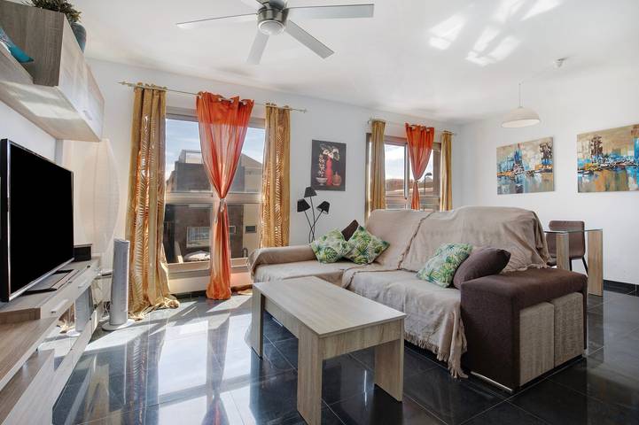 Vacation Home "Vistas Paraíso" with Sea View, Shared Pool & Wi-Fi in El Cotillo, La Oliva
