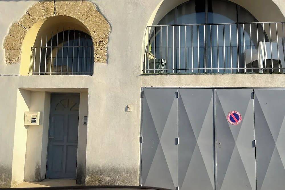 Magnificent Loft near town center in Saint-Chamas, Istres region