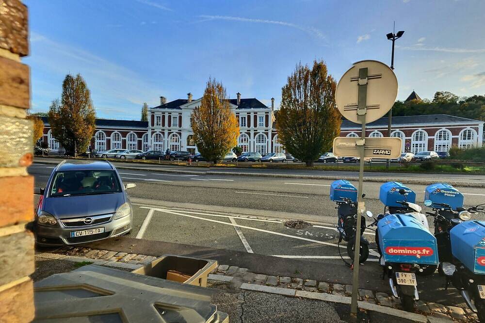 Ganze Wohnung, Petit Studio 1 Face Gare, Wifi Gratuit, Proches Toutes Commodités in Évreux, Évreux und Umgebung