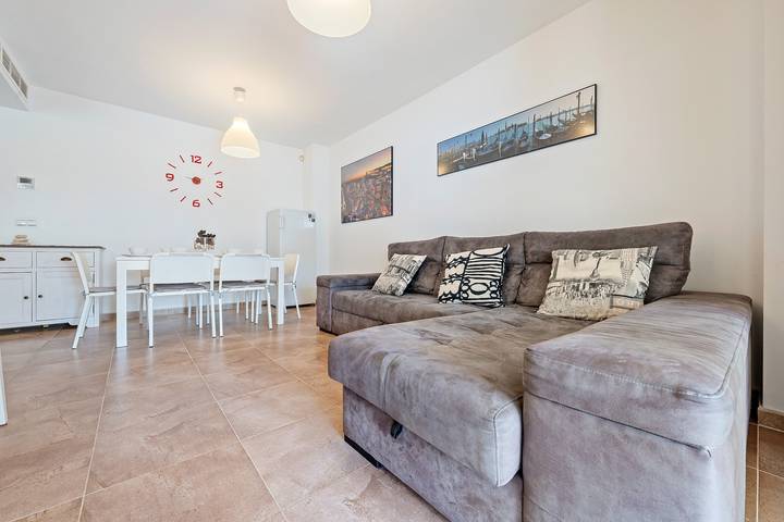 Apartamento entero, Apartamento 'Panorámica Golf Resort' con piscina compartida, Wi-Fi y aire acondicionado in Panoramica Golf (Vinaros), San Jorge