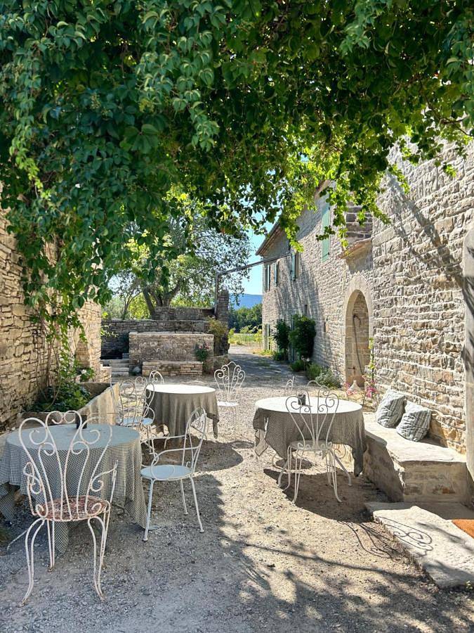 Location de vacances pour 9 personnes, avec Terrasse et Jardin à Pompignan