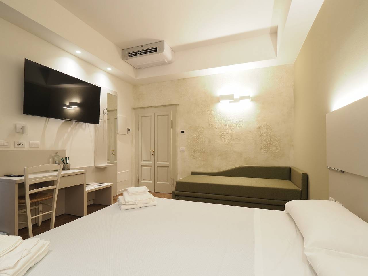 Ganze Ferienwohnung, Relais Dogana - Room 3 in Moniga del Garda, Gardasee-Berge