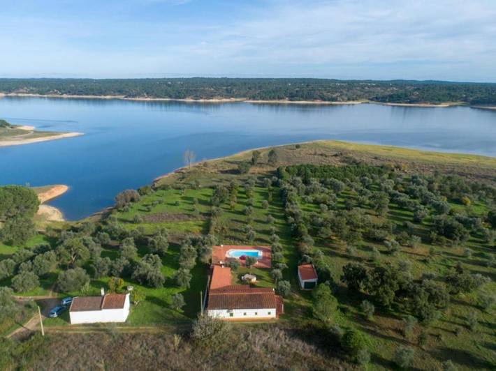 Villa para 10 pessoas, com Terraço e Jardim e ainda Piscina and Vista para o lago em Montargil