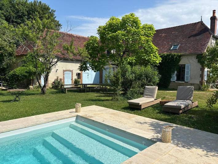 Gîte pour 11 personnes, avec jardin ainsi que jacuzzi et piscine, adapté aux familles dans Percey