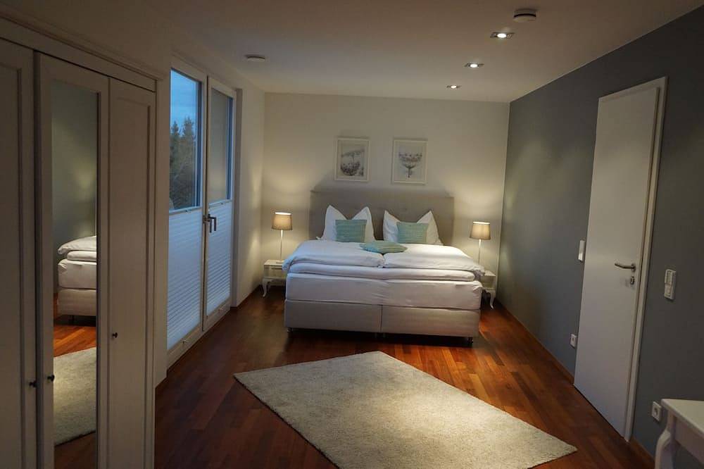 Ganze Wohnung, Penthouse Burgblick mit traumhaften Ausblick in Staufen im Breisgau, Südschwarzwald