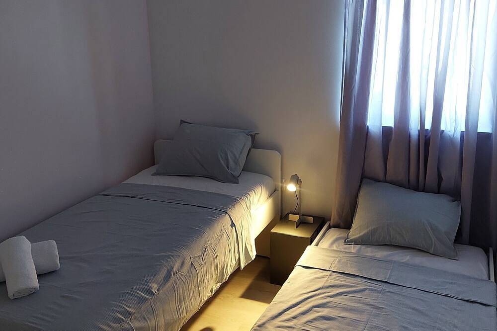 Ganze Wohnung, 2-Zimmer-Ferienwohnung mit Terrasse Vrpolje, Sibenik in Šibenik-Knin