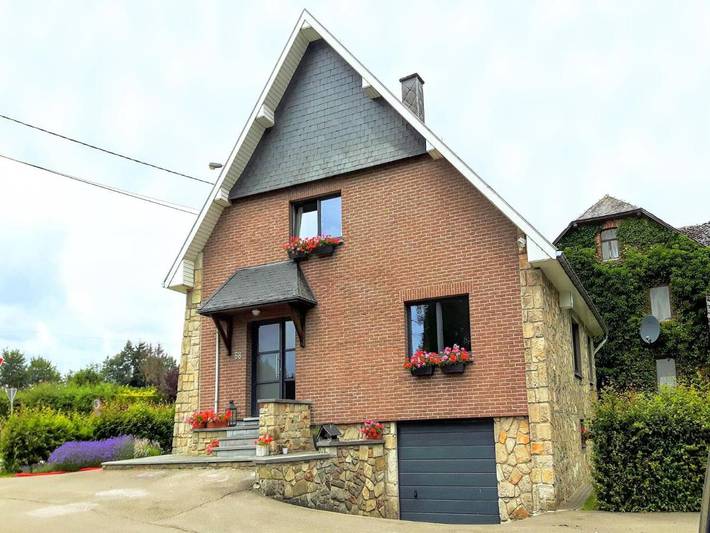 Location de vacances pour 9 personnes, avec jardin dans Sourbrodt
