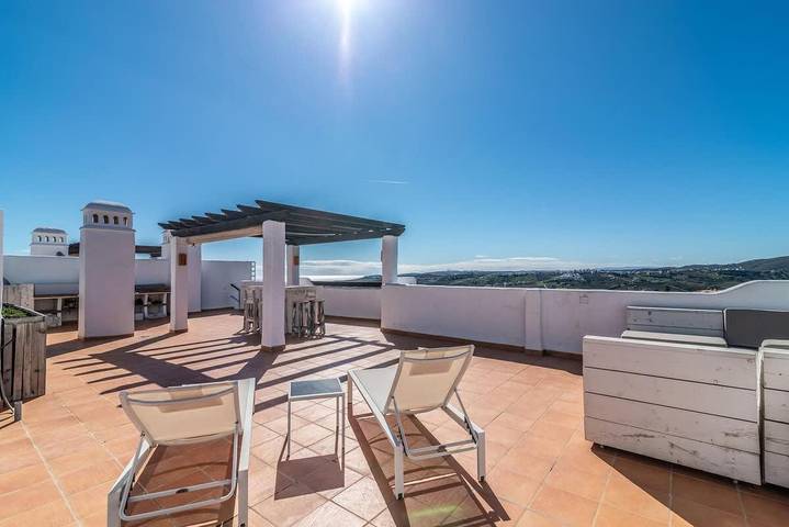 Ganze Wohnung, Casares Golf Penthouse by Costarentals in Casares del Sol, Casares