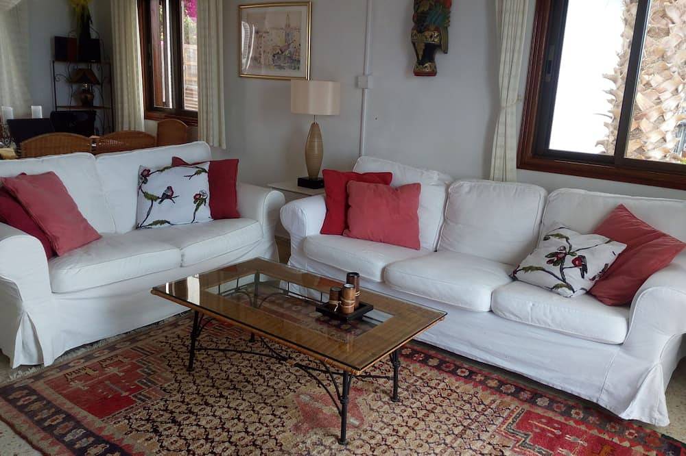 Villa mit fantastischer Aussicht, kostenloses Auto und Internet in Πισσούρι, Südzypern