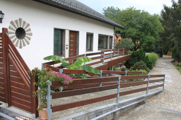 Ferienwohnung für 6 Personen, mit Terrasse in Großröhrsdorf