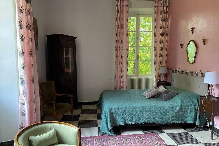 Location de vacances pour 14 personnes, avec jardin ainsi que terrasse et piscine à Douelle (Lot) - 3