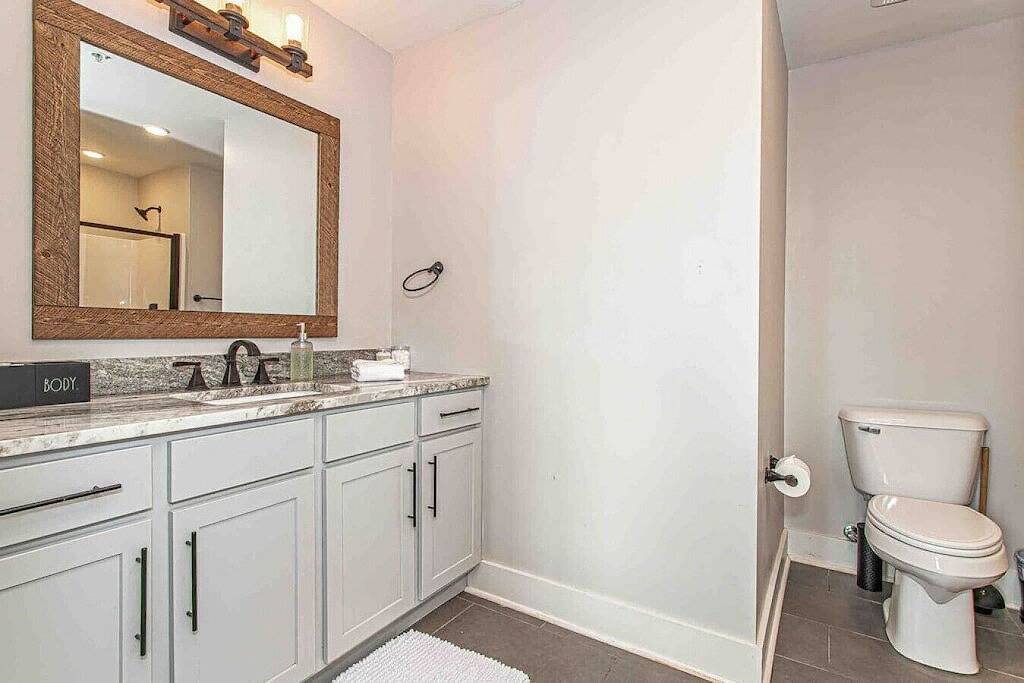 Ganze Wohnung, Luxury Corner Condo ~ Walk to Old City in Knoxville, Knox County (TN)