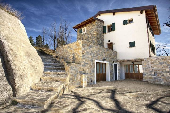 Location de vacances pour 20 personnes, avec Terrasse et Jardin ainsi que Piscine et Vue à Tredozio