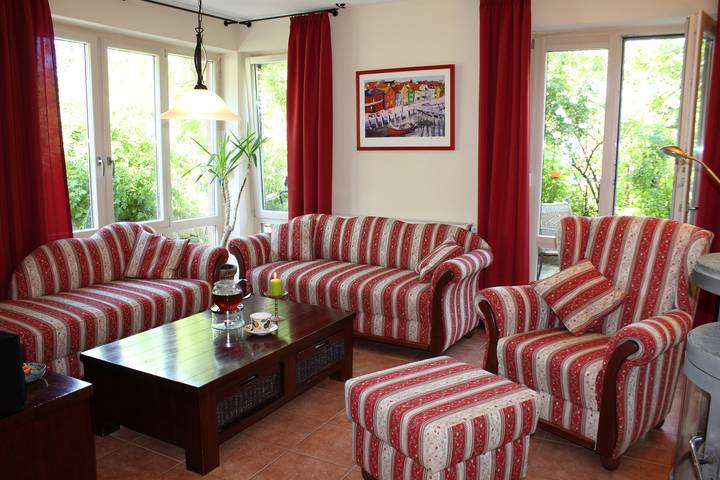 Ganze Wohnung, Ferienwohnung „Rosarium“ - große Ferienwohnung (94qm) mit Garten in Gunzenhausen, Fränkisches Seenland