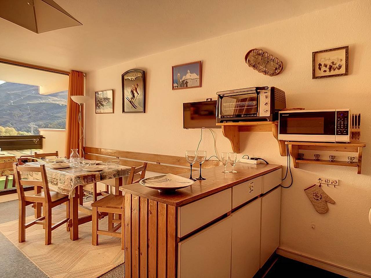 Studio entier, Studio lumineux  Skis aux pieds  Balcon in Les Menuires, Saint-Martin-de-Belleville