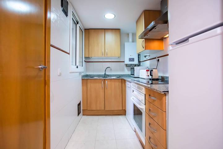 Ganze Wohnung, Ferienwohnung für 2 Personen mit Balkon in Barcelona Zentrum, Barcelona