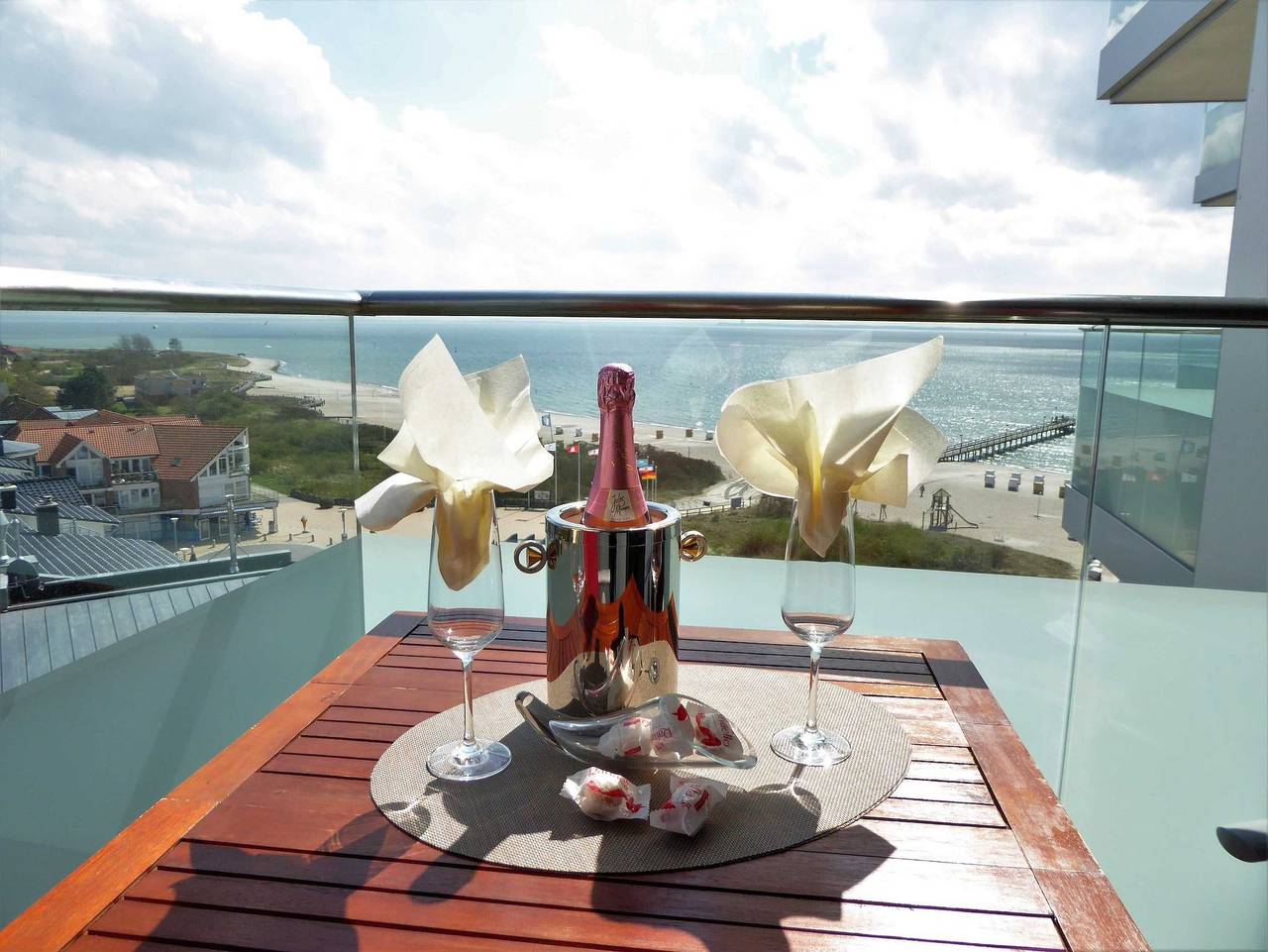 Ganze Ferienwohnung, Apartment Meeresbrise, Prinz Hamlet - Prinz Hamlet 7. Stock, Ostseite, Balkon, Meerblick, Pool in Pelzerhaken Strand, Südstrand Pelzerhaken