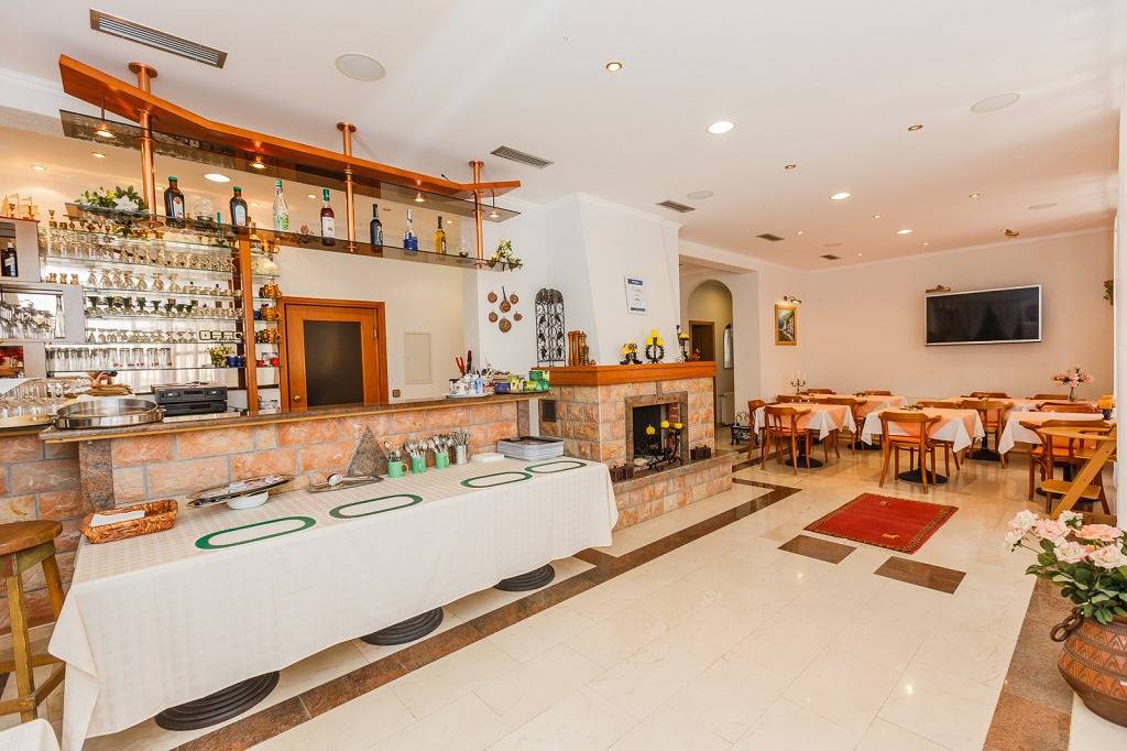 Geheel vakantieappartement, Room 79-1 for 2 Pers. in Duce in Dugi Rat, Omiš-Riviera