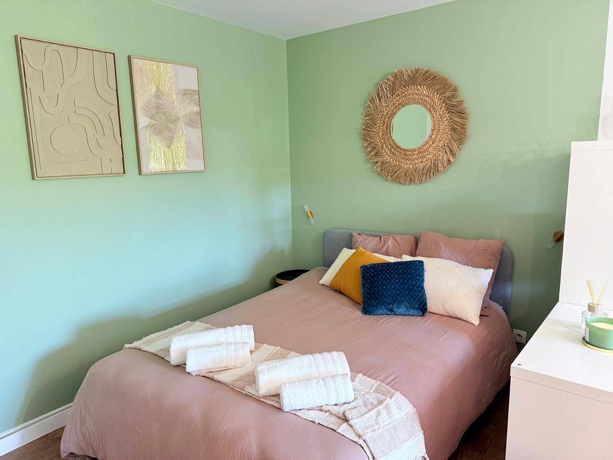 Appartement entier, One-Bedroom Apartment in Coupvray, Seine-et-Marne
