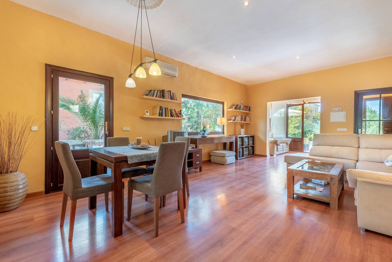 Casa de férias acolhedora perto da praia com terraço e Wi-Fi in Playa Son Serra de Marina, Santa Margalida