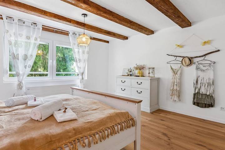 Ganze Wohnung, Remo l Alpenzauber Chalet | Bergblick, Nahe Braunwald – Badewanne und Parkplatz in Diesbach GL, Glarus Süd