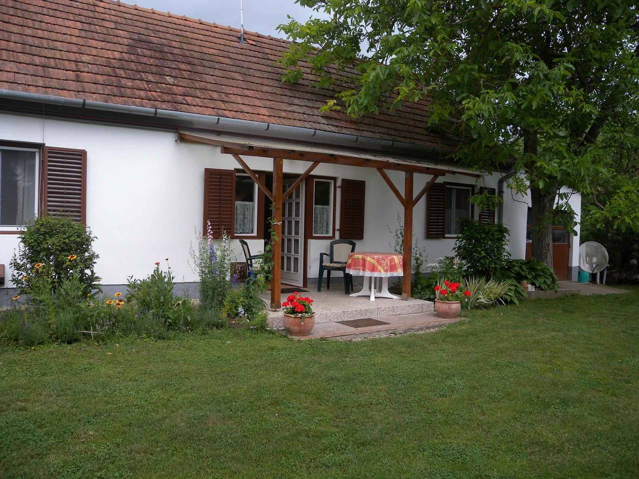 Ganze Ferienwohnung, Ferienwohnung mit Garten in Balatonbereny, Plattensee Südufer