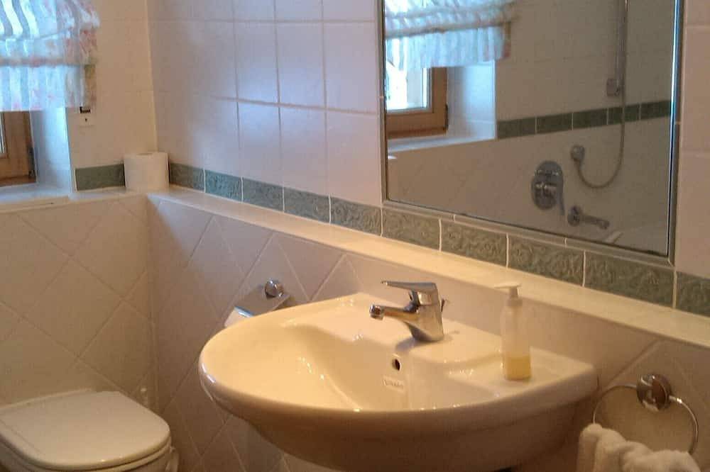 Ganze Wohnung, Komfortable familienfreundliche Wohnung für 2-5 Personen mit Terrasse u. Balkon in Hausham, Alpenland Tegernsee Schliersee