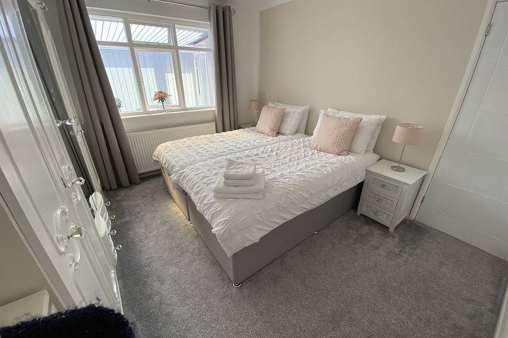 Luxury on one level, Fully Refurbished, Brand New! in Thornton-Cleveleys, Lancashire