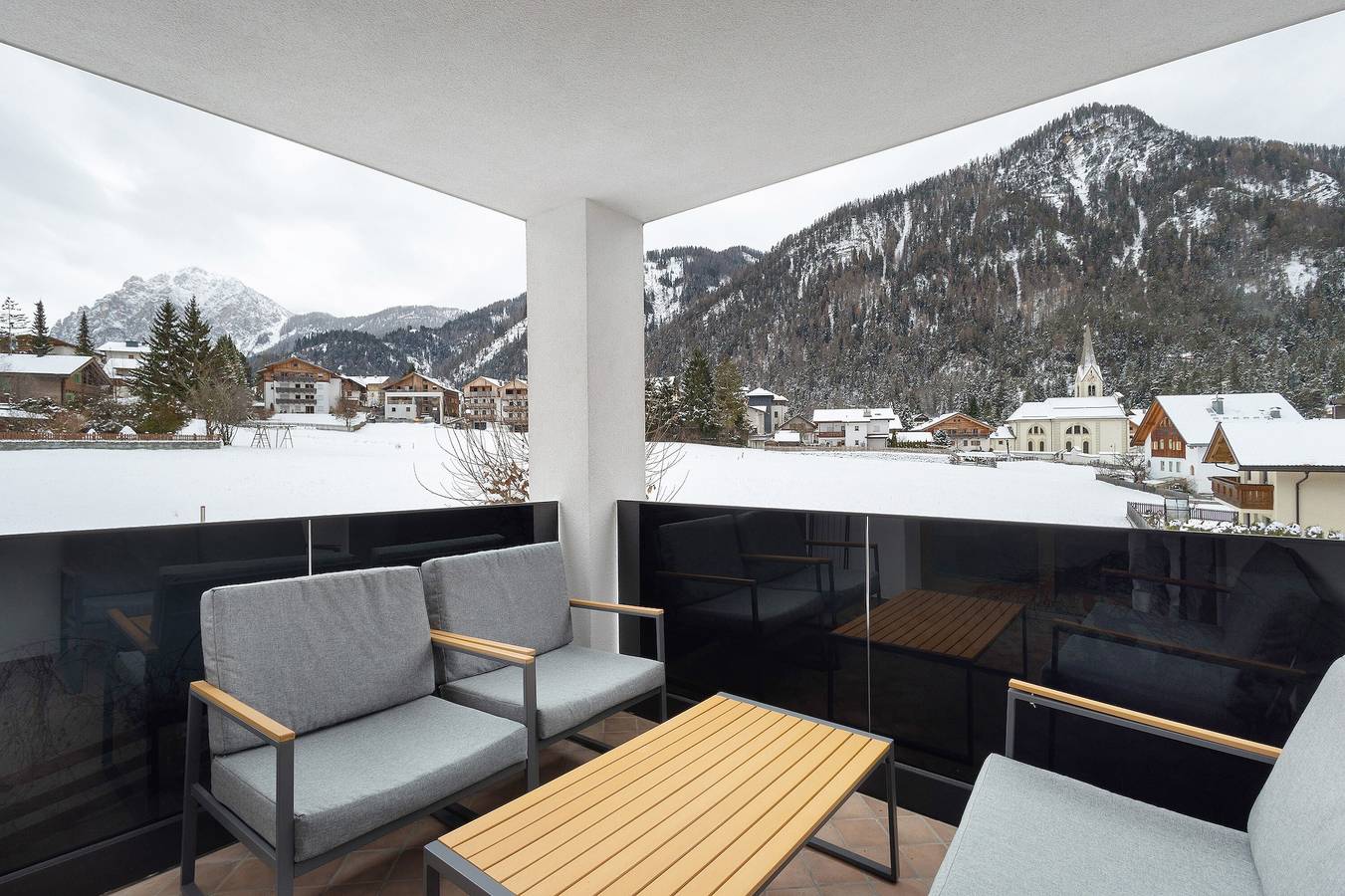 Apartamento entero, Apartamento 'Maria' con terraza privada y Wi-Fi in San Vigilio di Marebbe, Marebbe