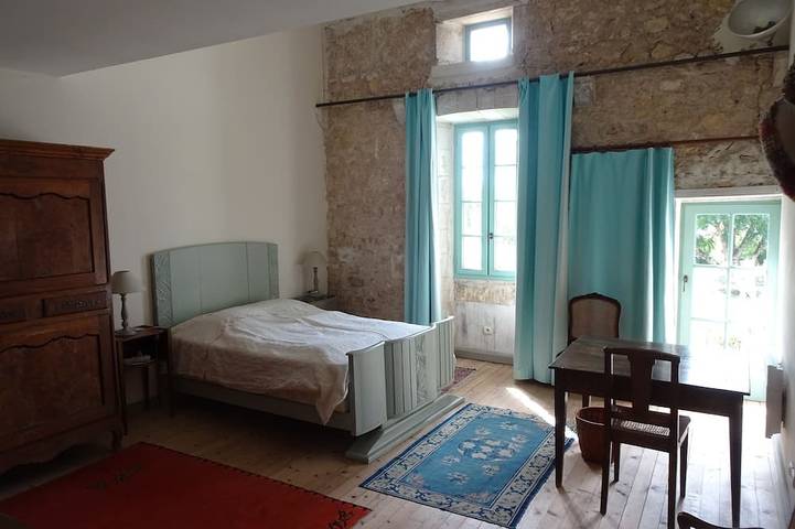 Location de vacances pour 12 personnes, avec jardin ainsi que terrasse et piscine à Saint-Just-Luzac - 3