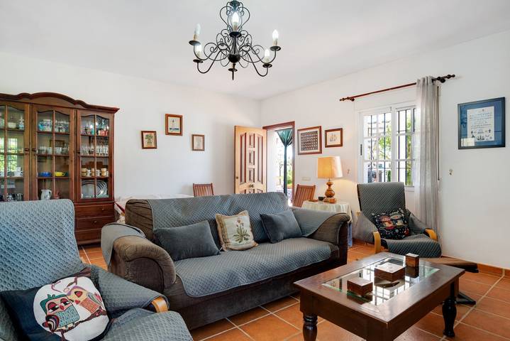 Haustierfreundliches Casa Caramá mit Pool, Garten und Wlan in Playa de Zahora, Barbate