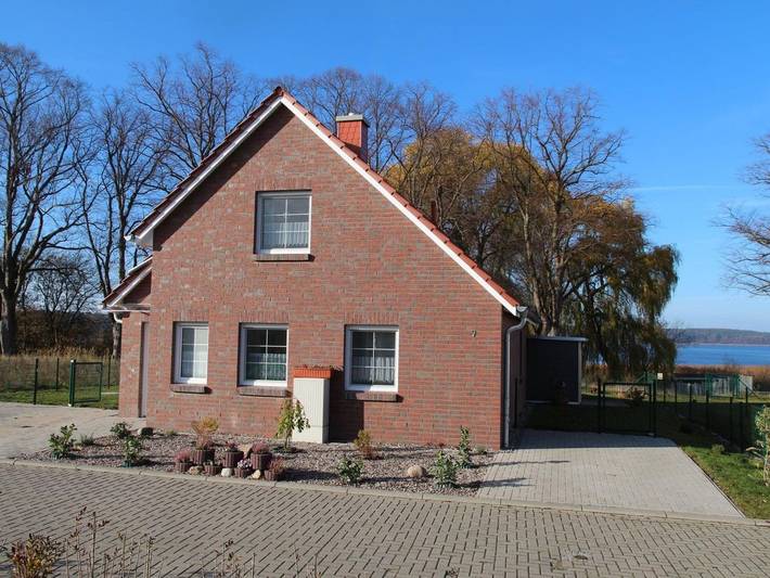 Ferienhaus für 3 Personen, mit Seeblick und Garten sowie Terrasse, kinderfreundlich in Warin