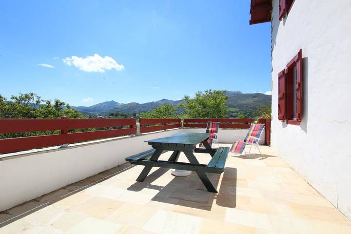 Gîte pour 6 personnes, avec terrasse à Sare - 2