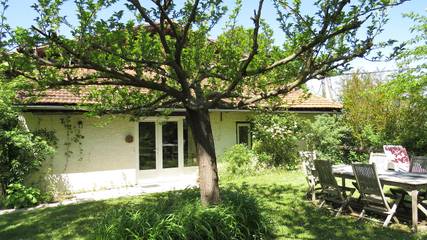 Gîte pour 7 personnes, avec piscine ainsi que terrasse et jardin à Montmaur