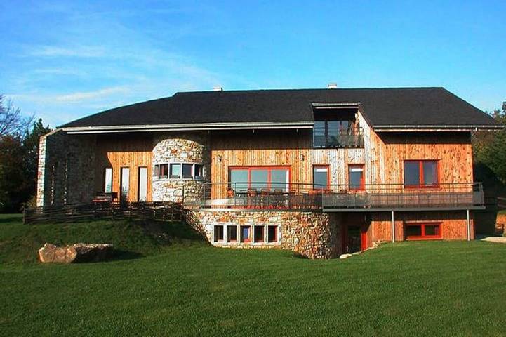 Ferienhaus für 18 Personen, mit Terrasse und Garten sowie Sauna